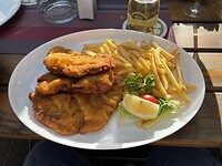 Niet 1 of 2, maar liefst 3 schnitzels! Heerlijk!