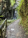 Paadje naar waterval