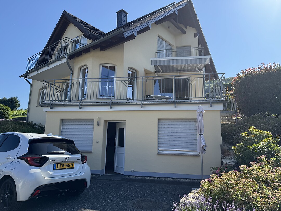 Het huis met onderin het appartementje