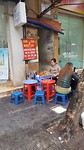 Op de stoep in Hanoi 😀