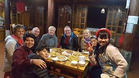 Eten in onze Homestay met de familie en gasten.
