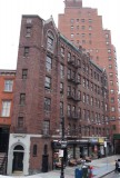 Gebouw met brantrappen zoals je in NY overal ziet, net als in de films