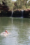 Zwemmen in een pool in de canyon