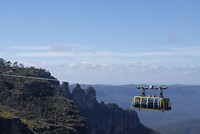 De skyway van top tot top voorbij een waterval, mooi en leuk om te doen.