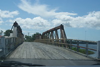Met de oude brug over de rivier en met de ferry terug.