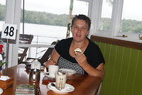 Thee met scones.