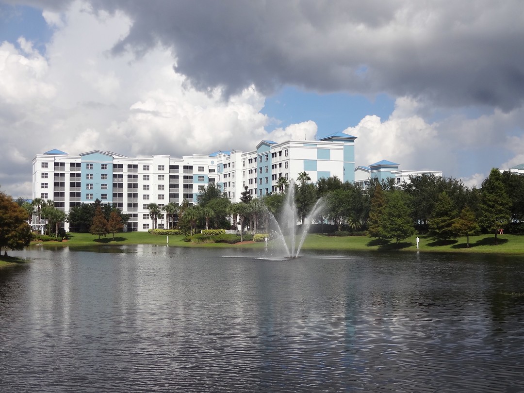 Hotel Fountains, 8 grote gebouwen met vele appartementen. Foto