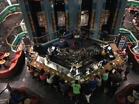 De bar in de hal