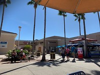 We vermaken ons prima in een heel groot outletcentrum in Orlando