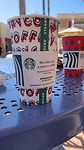 De dagelijkse koffie van de Starbucks is al in kerststemming