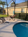 Relaxen bij eigen pool is ook heerlijk.