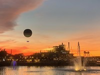 Disney springs bij zonsondergang