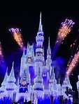 Mickeys kasteel met lichtjes en vuurwerk