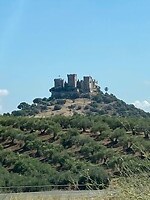Zomaar een kasteel op een berg top onderweg