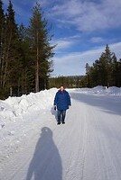 Onder aan de berg wandelpaden genoeg! En veel minder koud.