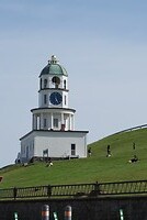 De kloktoren op de citadel heuvel