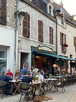 Het restaurant zag er knus en gezellig uit.