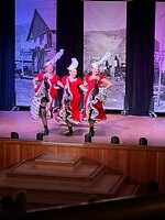 CanCan girls show bij diamond tooth Gertie’s