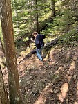Zo zien de wandelpaden er hier uit. Volop bezaaid met stenen en steil naar beneden of boven.