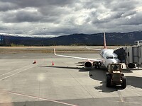 Vertrek vanuit Whitehorse met de bergen op de achtergrond