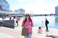 Toerist bij Darling Harbour in Sydney