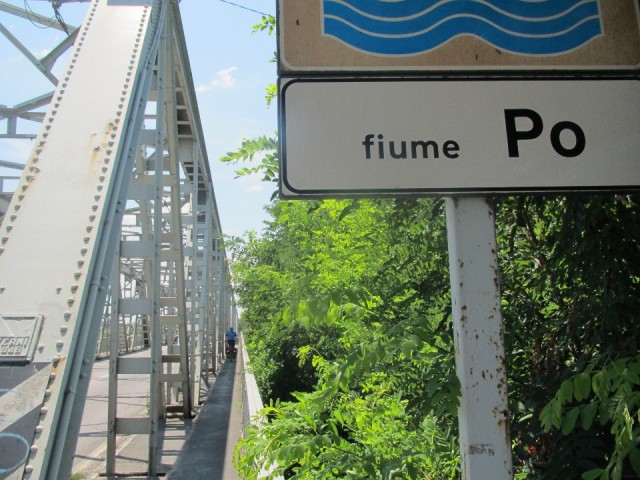 Rivier in Italië, 2 letters | Foto | Andiamo a Roma