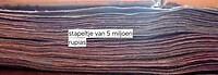 Stapel gekochte rupia's ter waarde van 5 miljoen.