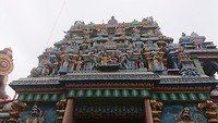 Versiering ingang tempel