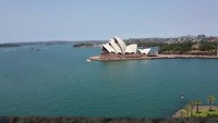 Zicht vanaf Harbour Bridge op Opera House