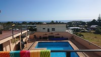 Uitzicht vanaf ons balkon op  Baylys Beach