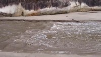Leeg lopen van een inlet naar de oceaan