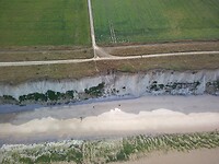 Steile kustwacht vanuit de lucht