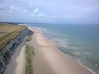 Zicht op de kust van uit de lucht