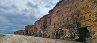 Sword Beach met kliffen