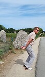 Her is even sjouwen maar dan staan alle Menhirs op hun plek