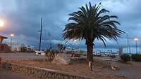 Naderende regenwolken, gezien vanaf ons restaurant