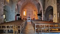 Sober interieur kerkje