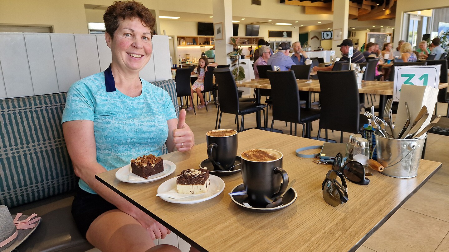 De “double shot” cappuccino met pastry