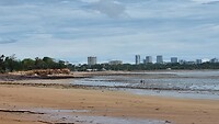 Eastpoint met rotskust en skyline