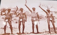 Trotse Yawuru's met parelmoer schelpen