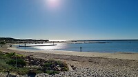 Monding van de Murchison River in de Indische Oceaan, aan het eind van onze straat