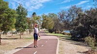 Wandelend langs Swan River
