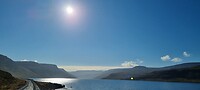 Stralende zon boven de baai van Hestfjordur