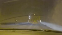 Tunnel met eenbaans weg