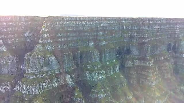 Droneopname Steile wand Bolafjall