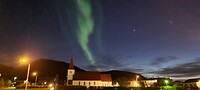 Noorderlicht boven het kerkje.