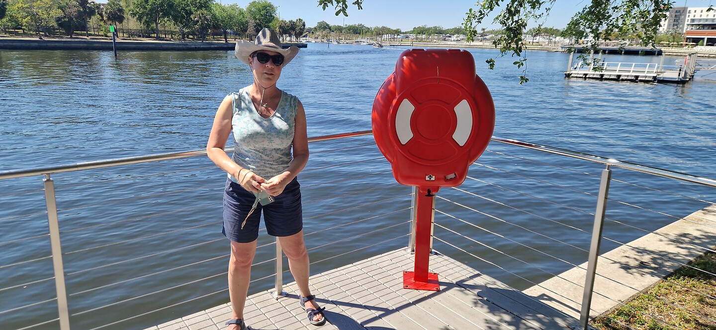 aan riverwalk Tampa