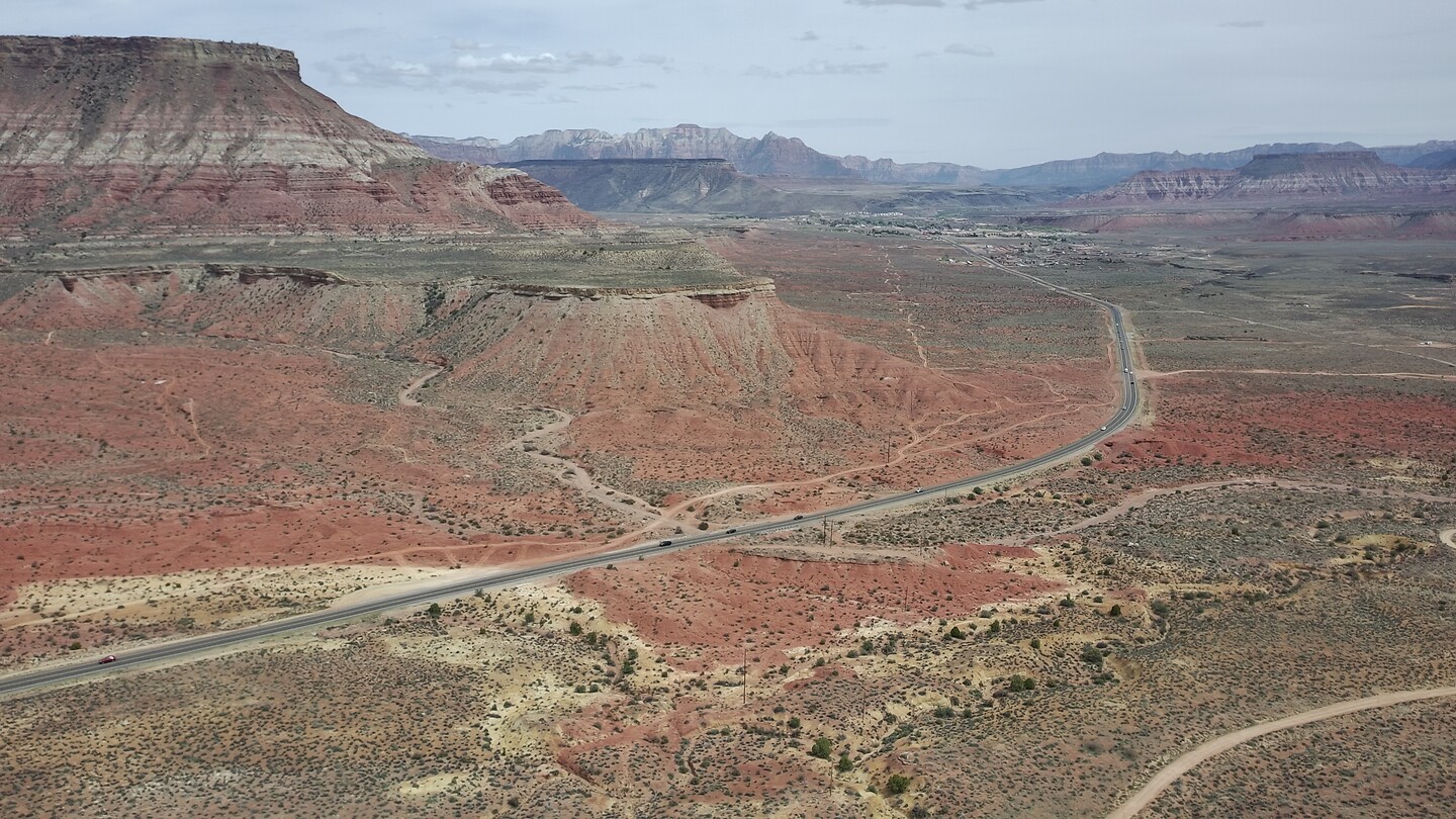 Bergen en kloven richting Zion National park