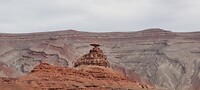 Mexican Hat, de top van deze rots lijkt op een sombrero op zijn kop