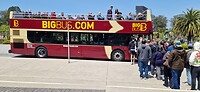 op zaterdag is het druk in de toeristenbus